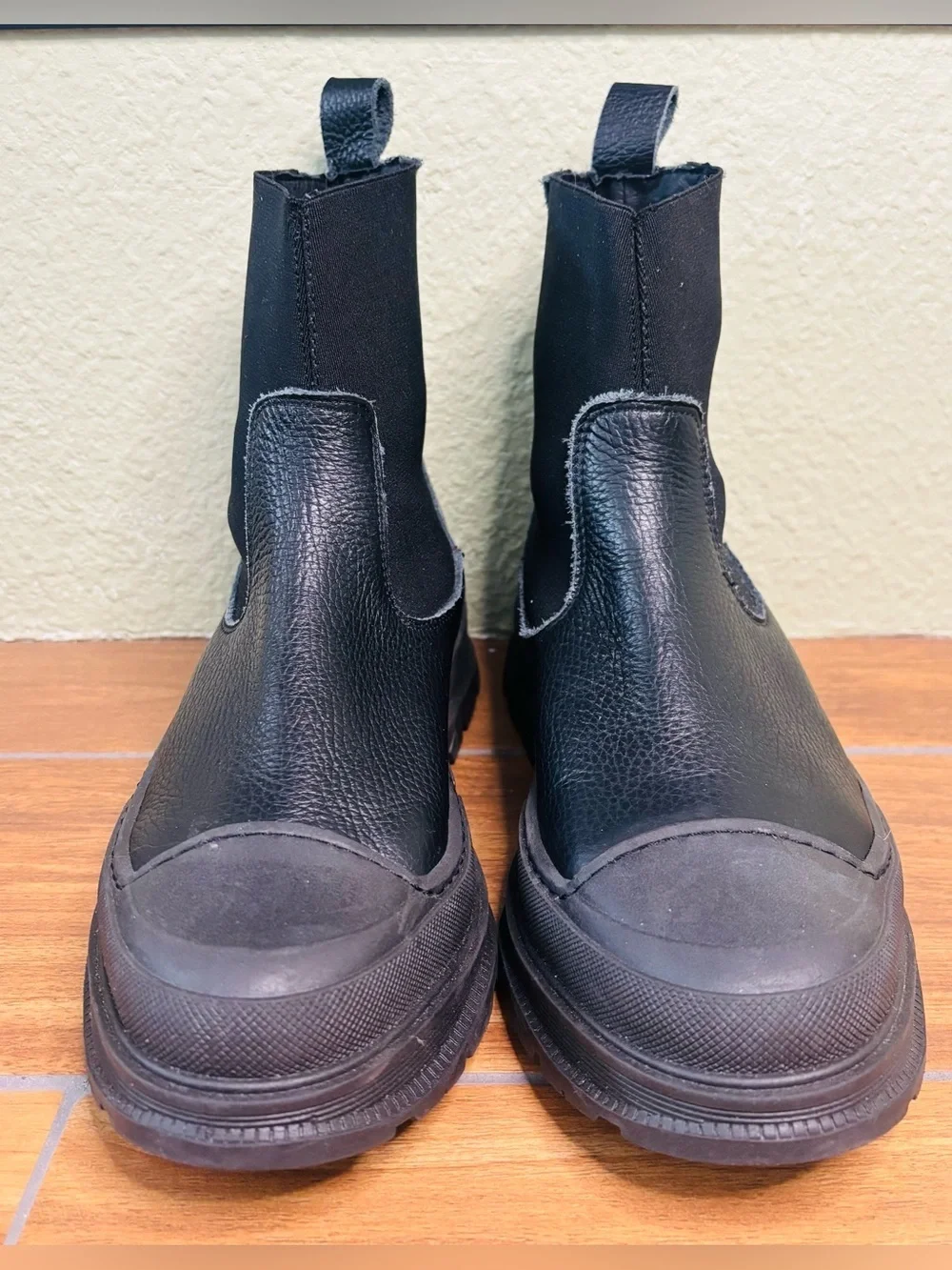 NWOB Intentionally Blank Court Chelsea Boots  Size: Men’s 7-7.5 or Women’s 9-9.5